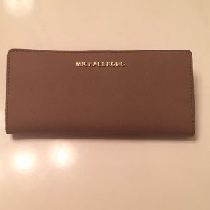 Micheal Kors jet set bifold